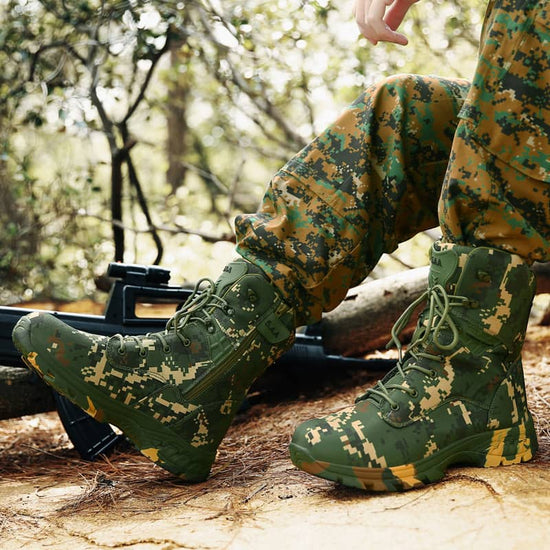 Chaussures Armée de Terre portées par un soldat de l'armée assis
