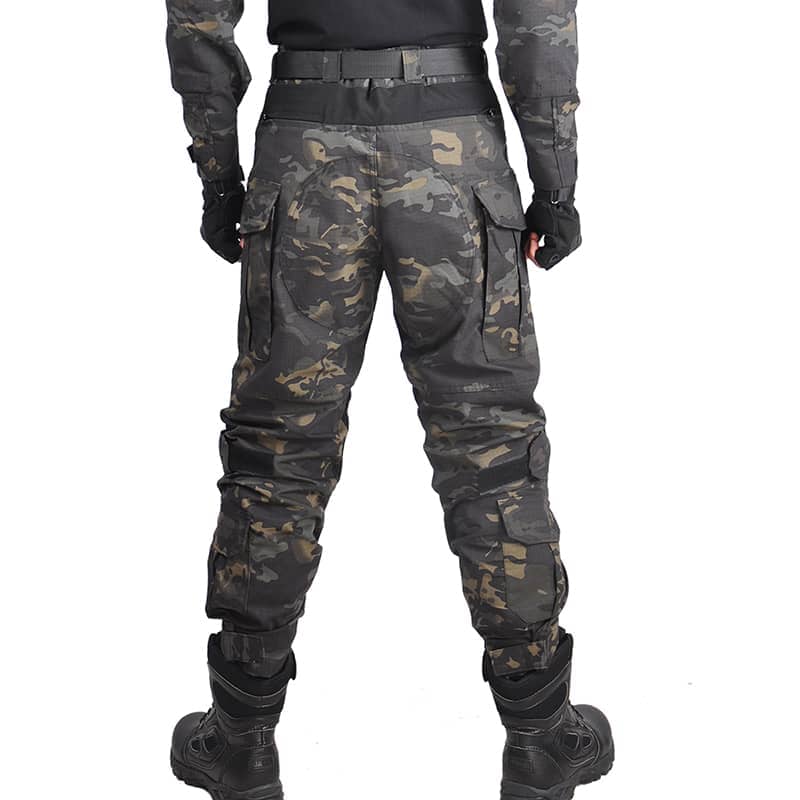 Pantalon de comabt cp noir porté par un soldat