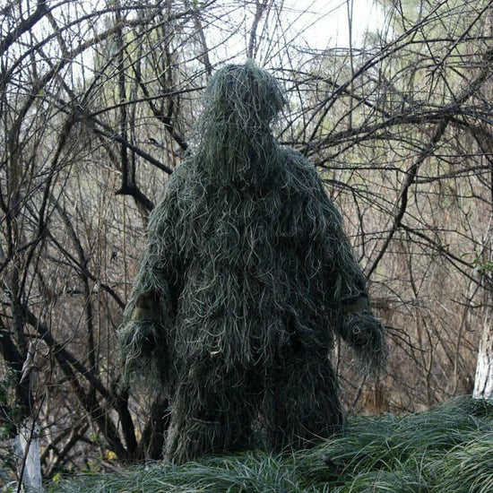 Tenue de camouflage woodland portée par un militaire