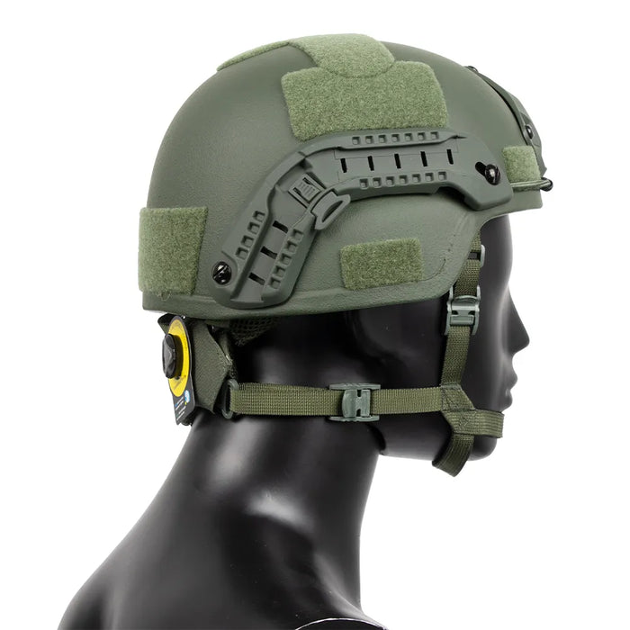 Mich Balistique casco usado por un maniquí soldado